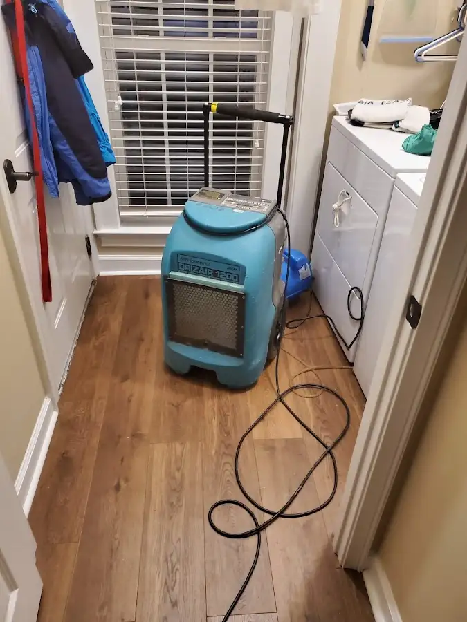 Commercial dehumidifier deployed for Flood Damage Cleanup in Ashwaubenon
